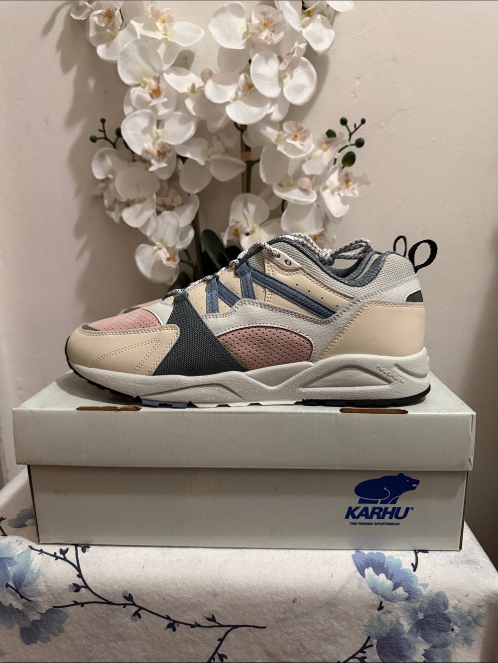 Karhu Men's Multicolor Leather & Mesh Sneaker - Cream/Pink/Blue